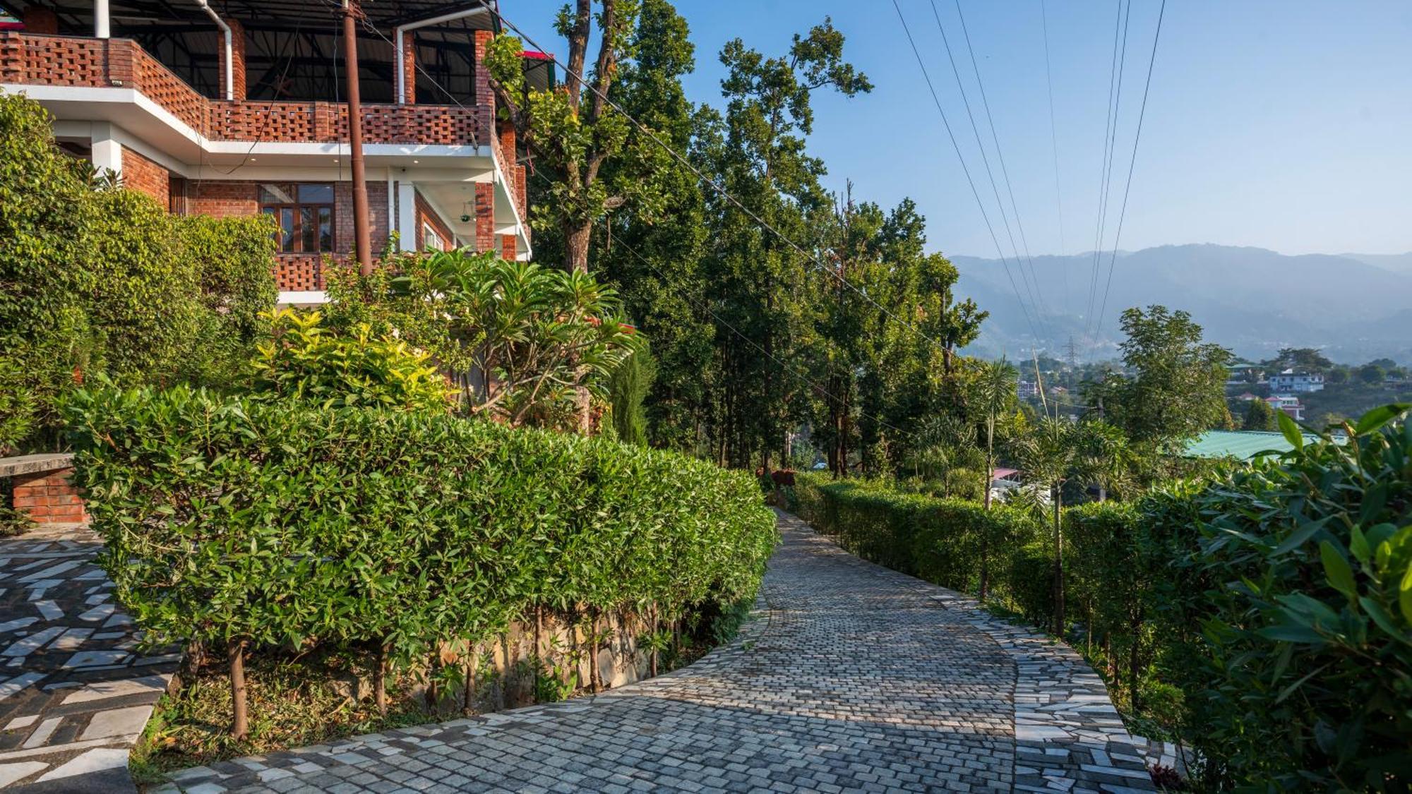 Secret Garden By The Staycationer Dehradun Dış mekan fotoğraf